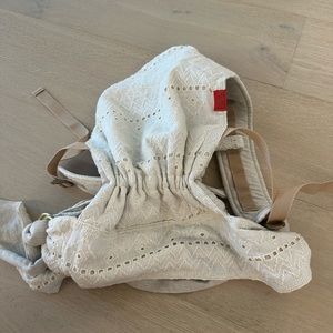 Sakura bloom eyelet linen scout baby carrier.